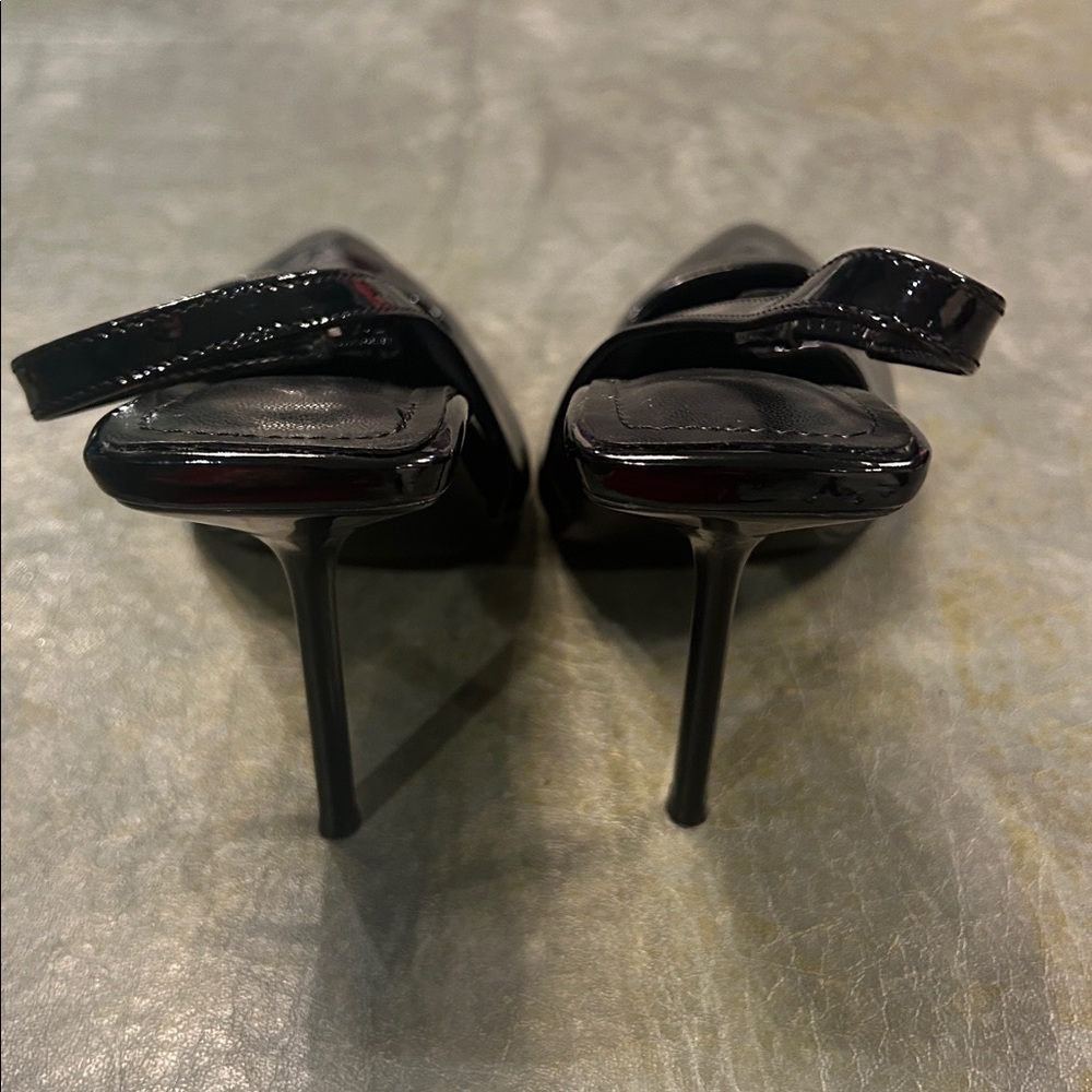 Black Pumps - Picture 4 of 5